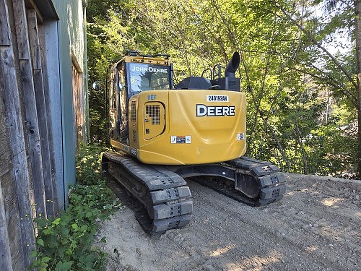 JOHN DEERE 135G photo 4