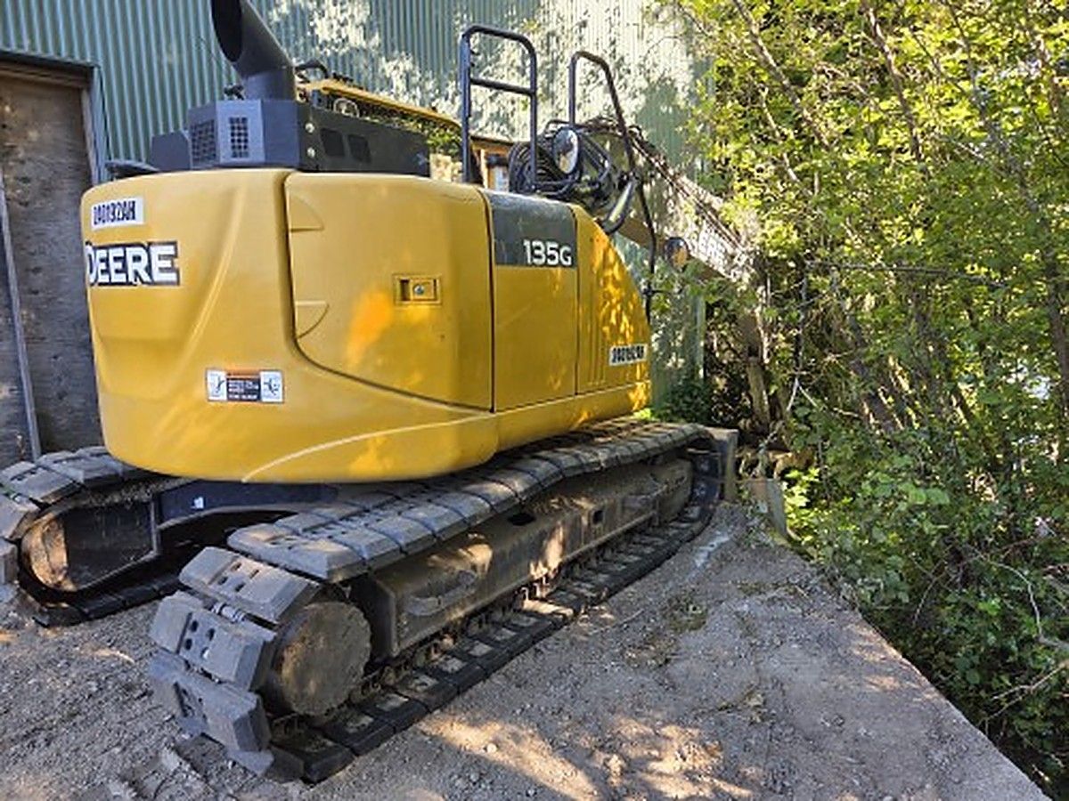 JOHN DEERE 135G photo 5