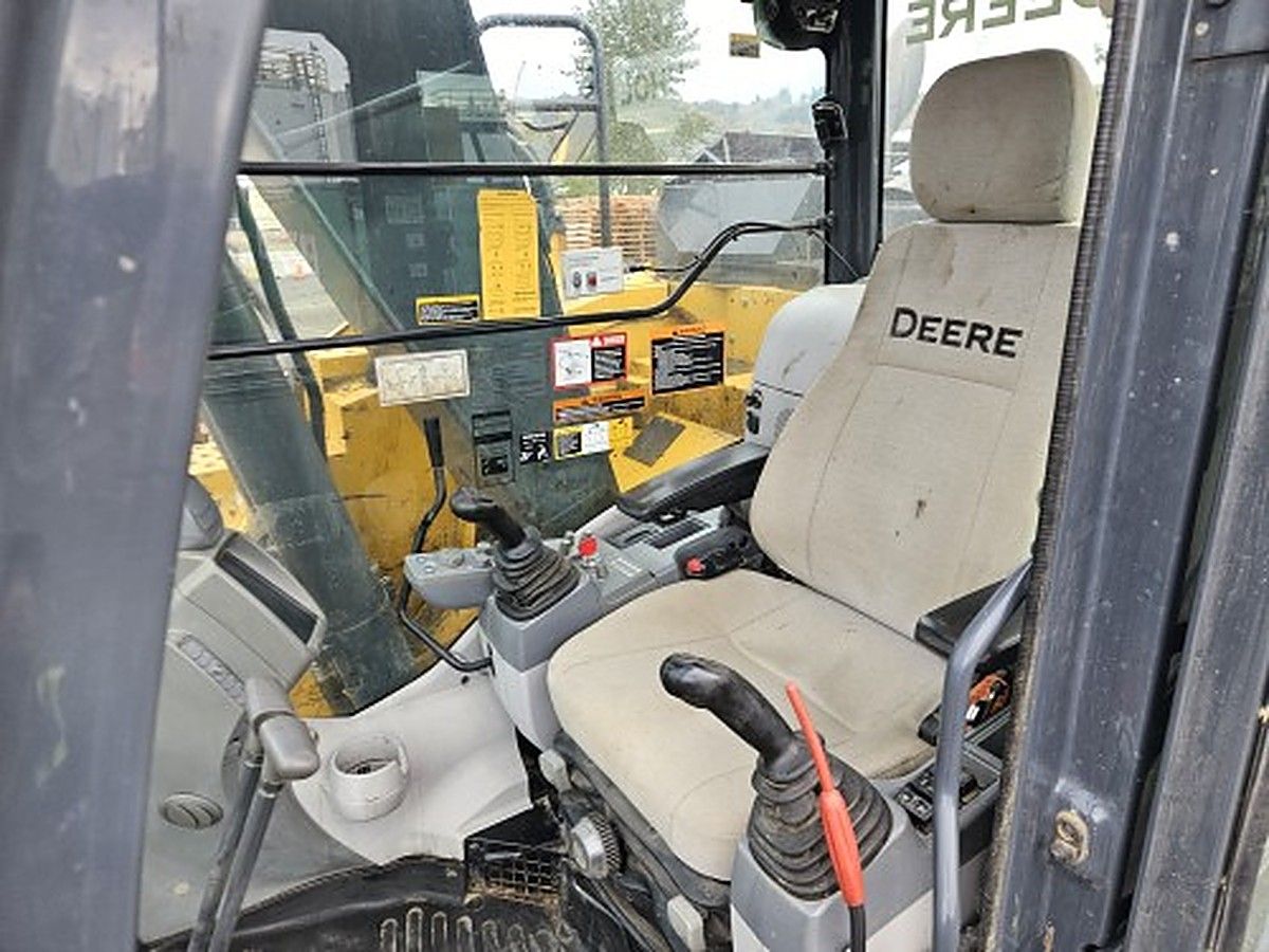 JOHN DEERE 135G photo 5