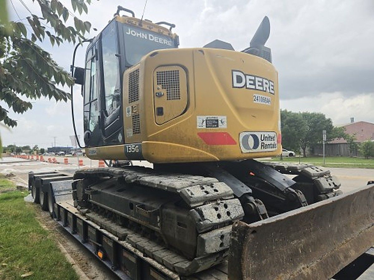 JOHN DEERE 135G photo 3