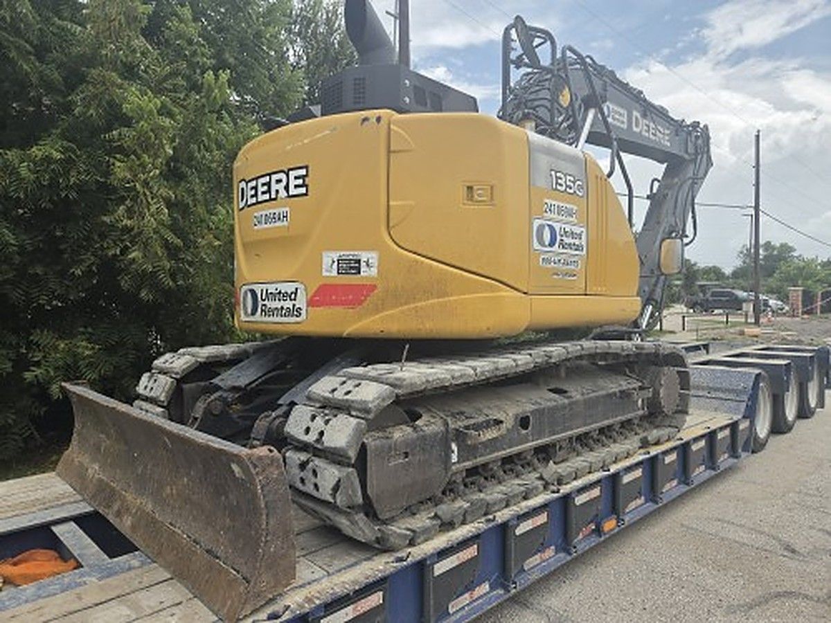 JOHN DEERE 135G photo 5