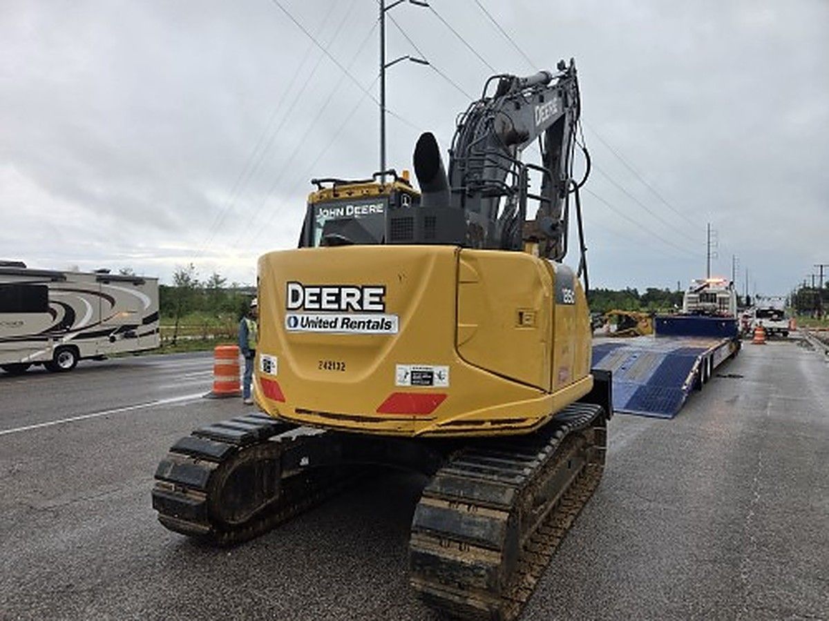 JOHN DEERE 135G photo 2
