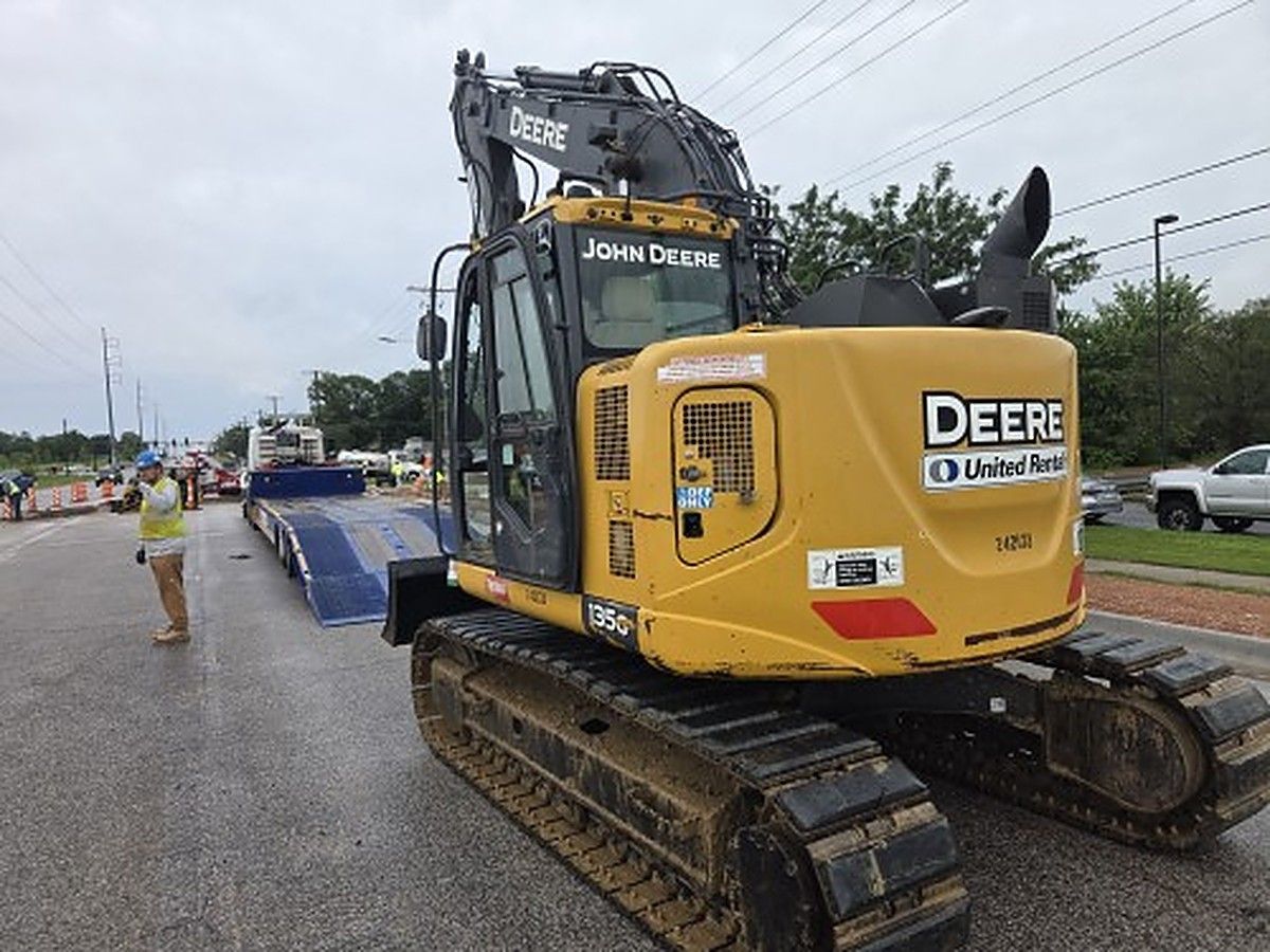 JOHN DEERE 135G photo 3