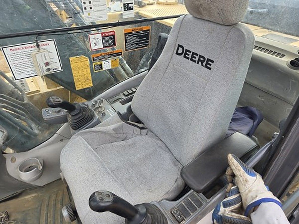 JOHN DEERE 160G LC photo 12