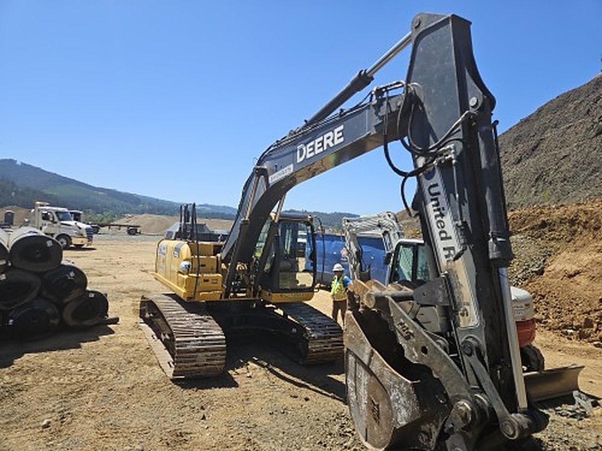 JOHN DEERE 210G LC photo 2