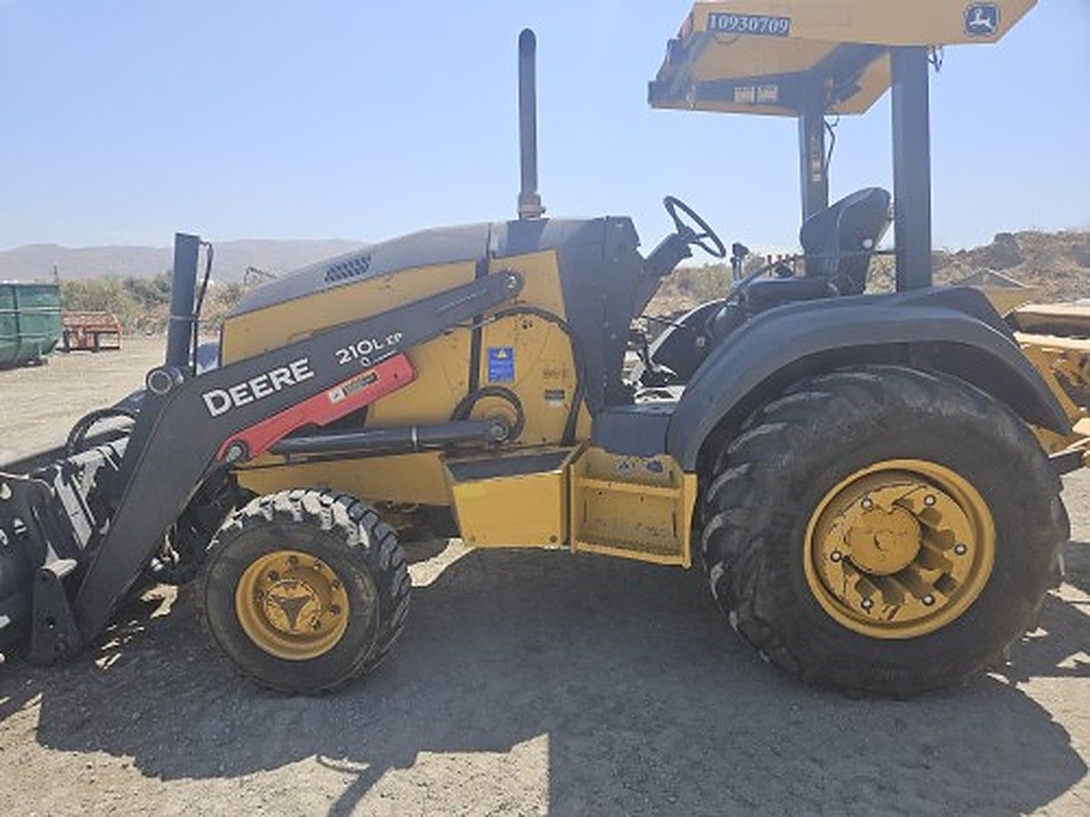 JOHN DEERE 210L EP photo 2