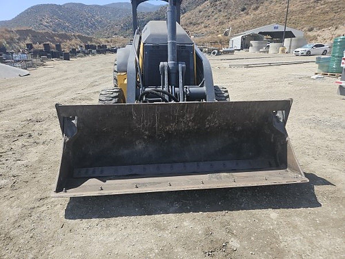 JOHN DEERE 210L EP photo 3