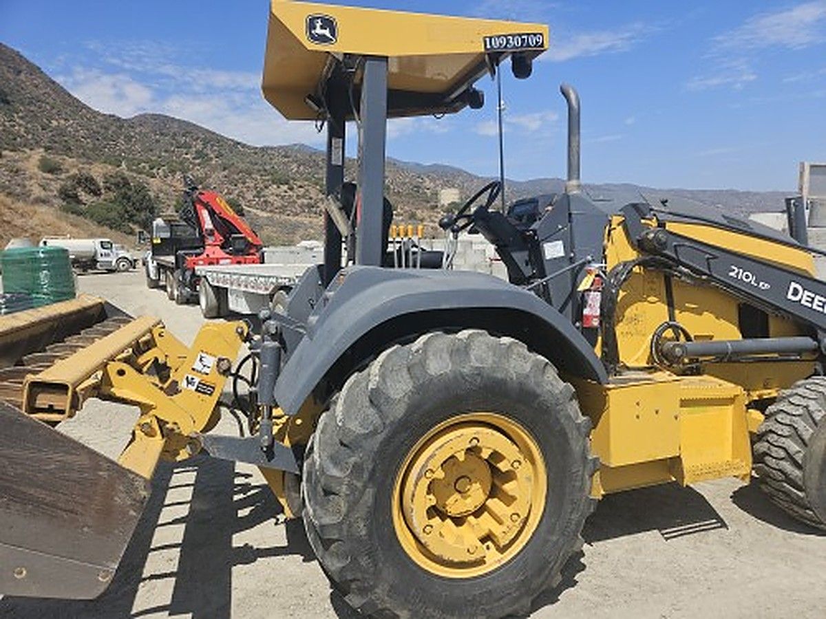 JOHN DEERE 210L EP photo 5