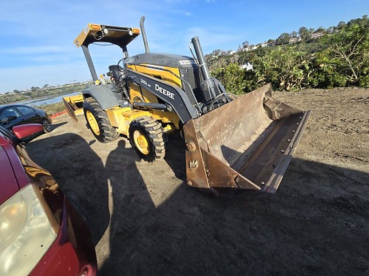 JOHN DEERE 210L EP photo 3