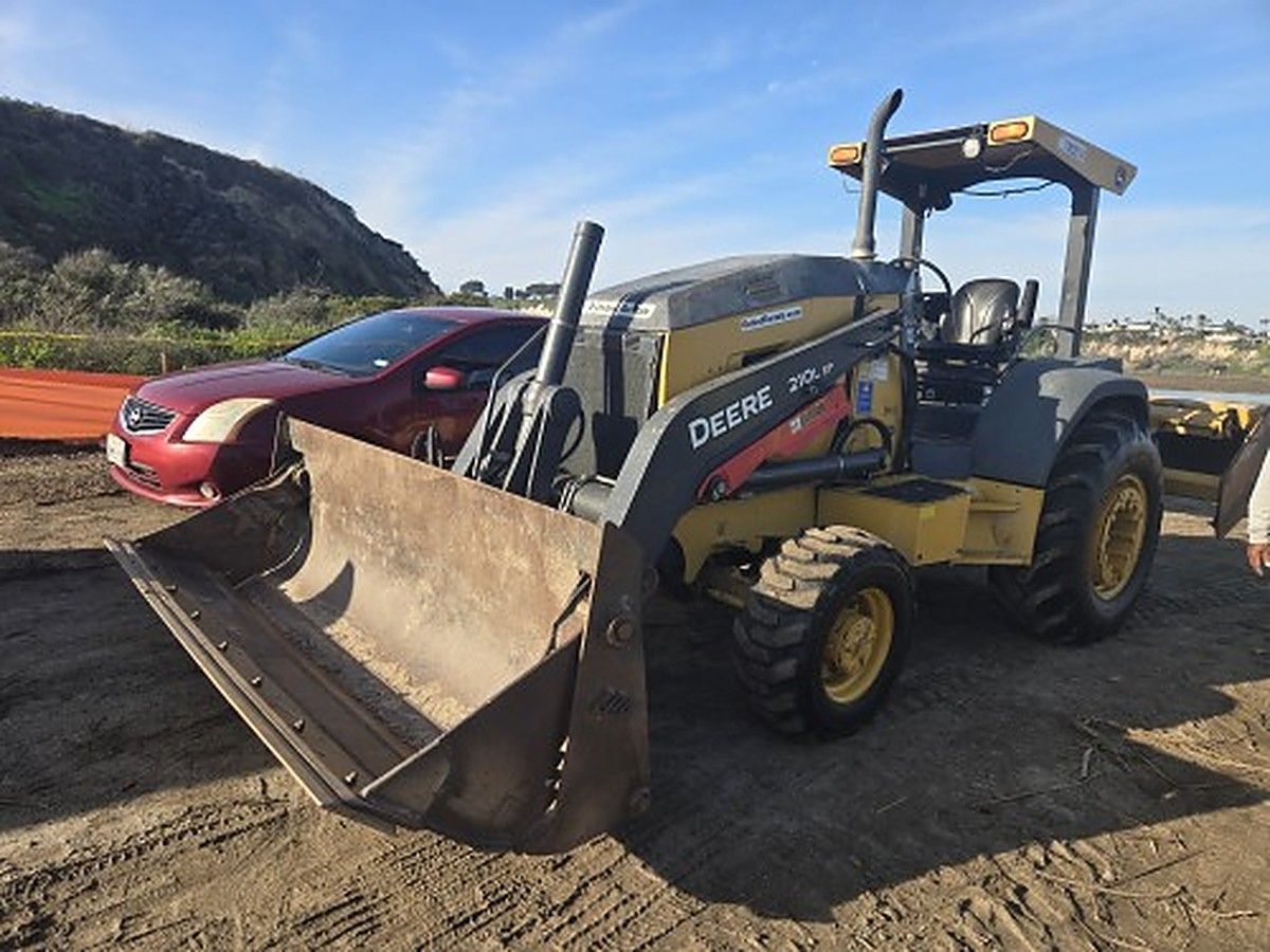 JOHN DEERE 210L EP photo 4