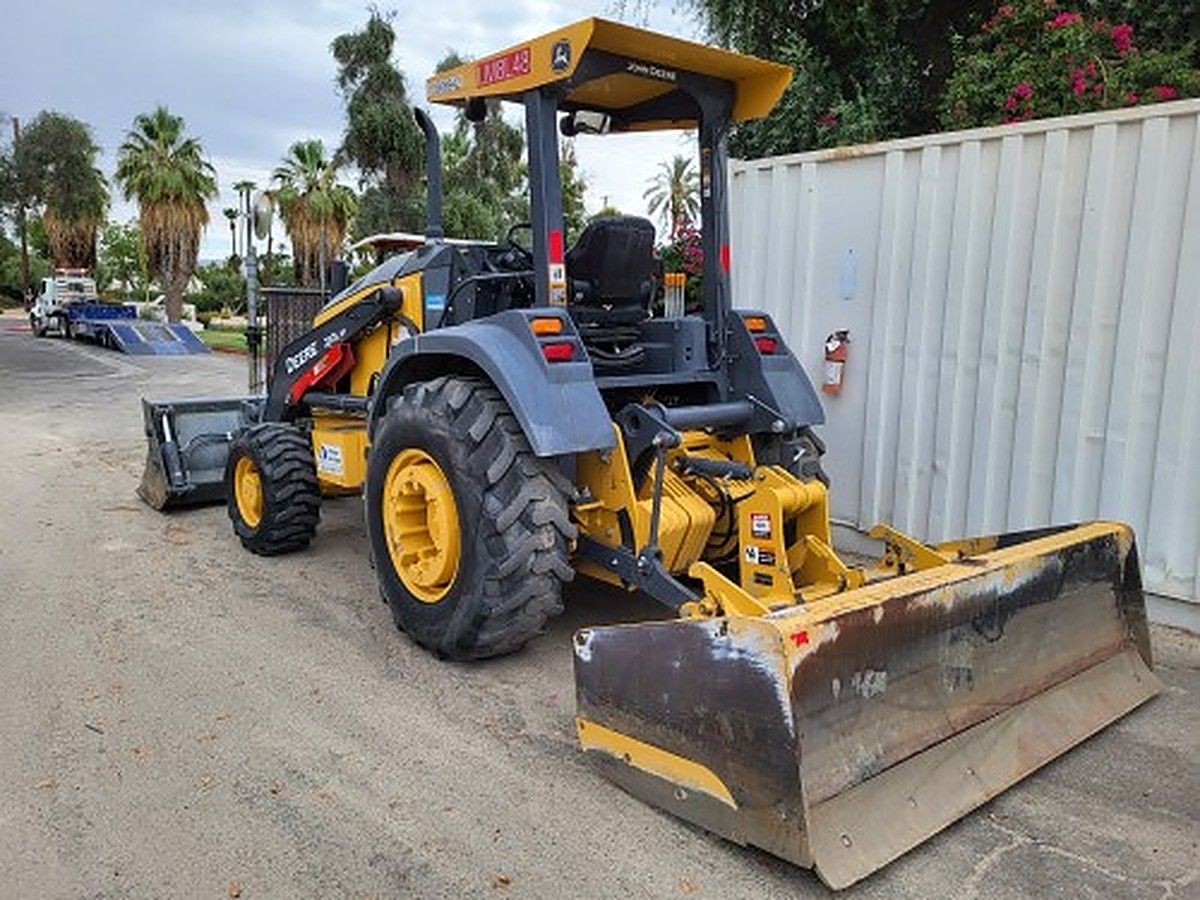 JOHN DEERE 210L EP photo 2