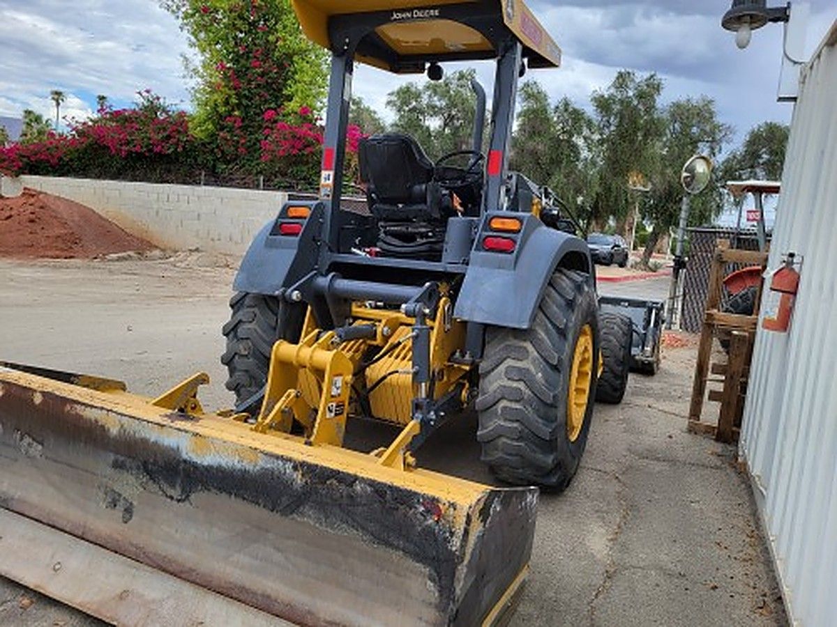 JOHN DEERE 210L EP photo 3