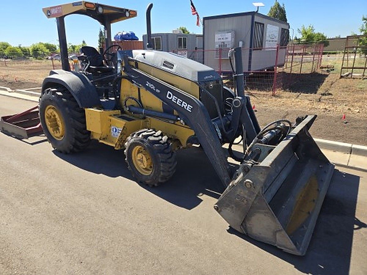 JOHN DEERE 210L EP photo 4