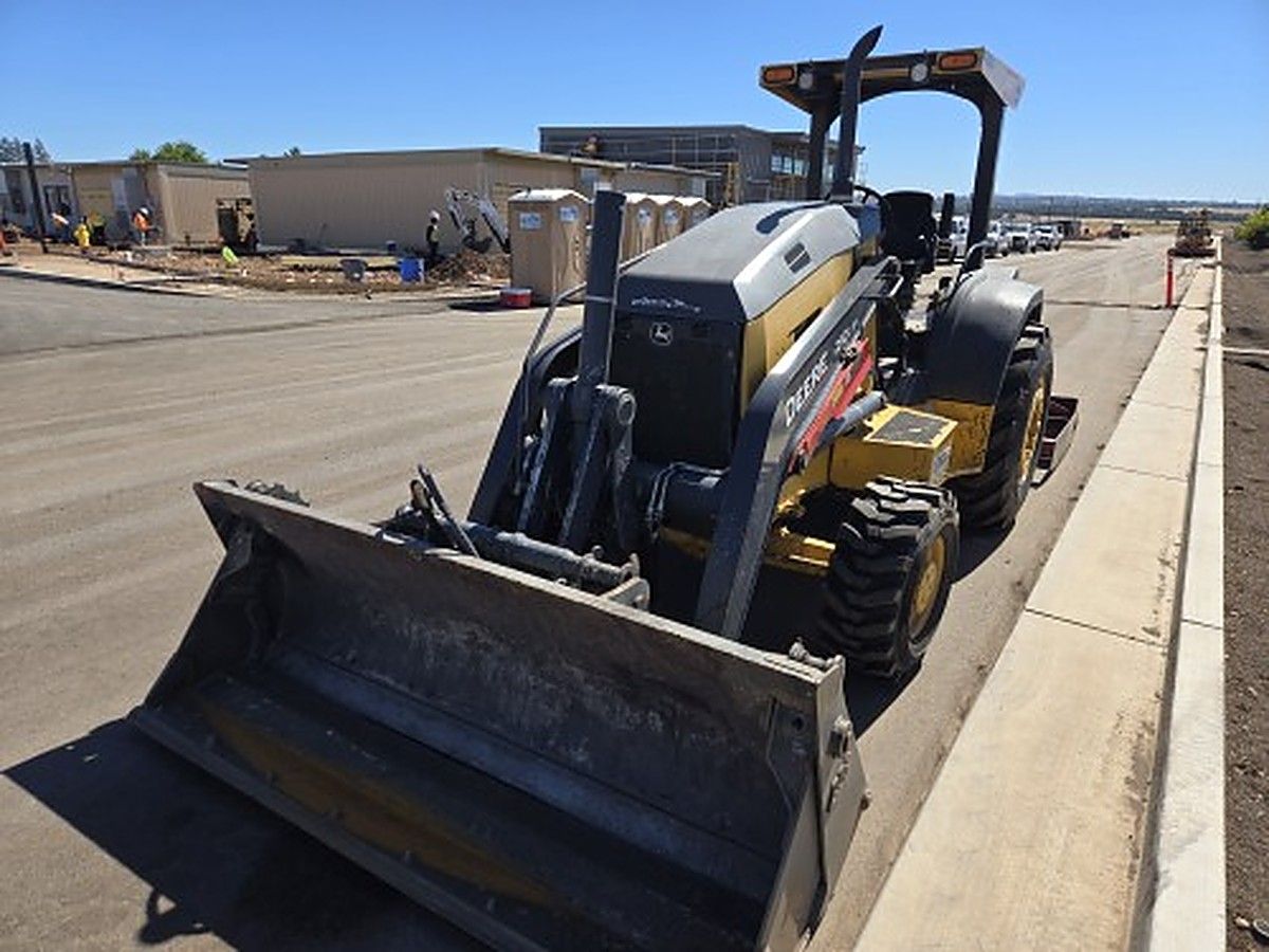 JOHN DEERE 210L EP photo 5