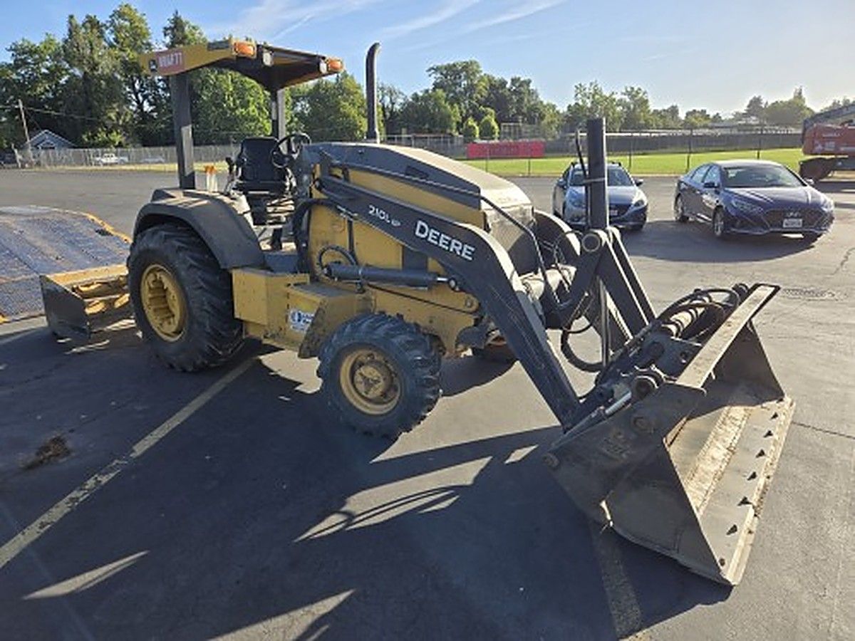 JOHN DEERE 210L EP photo 6