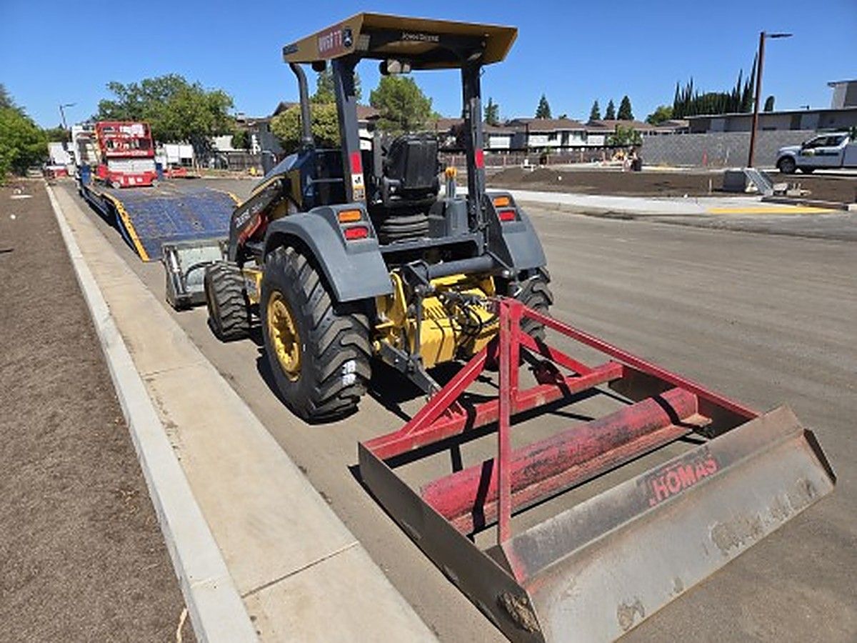 JOHN DEERE 210L EP photo 8
