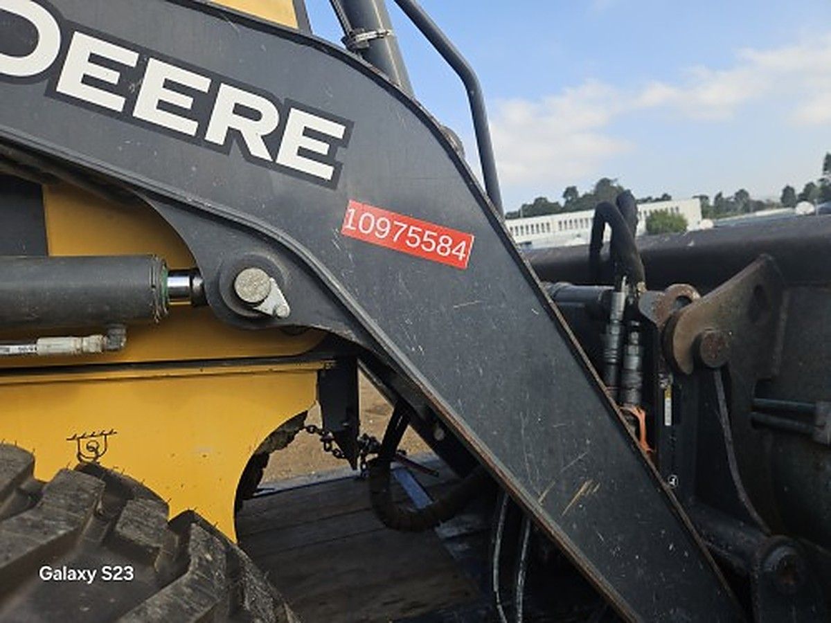 JOHN DEERE 210L EP photo 3