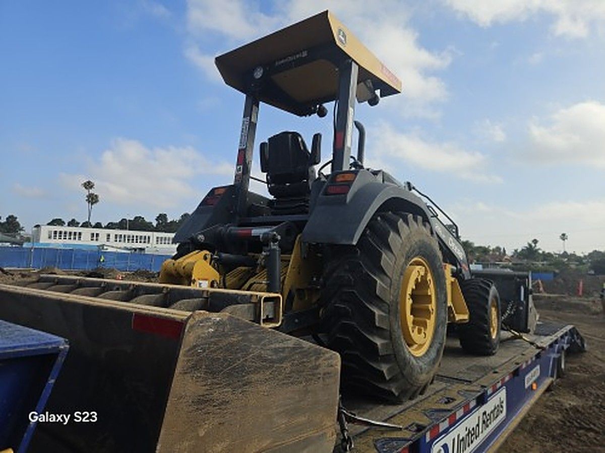 JOHN DEERE 210L EP photo 5