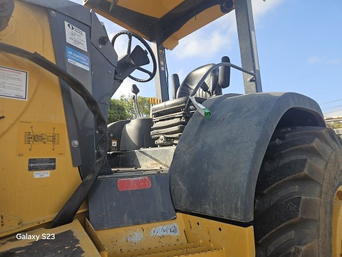 JOHN DEERE 210L EP photo 6