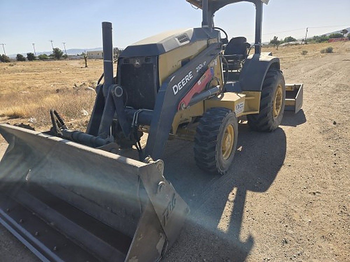 JOHN DEERE 210L EP photo 2