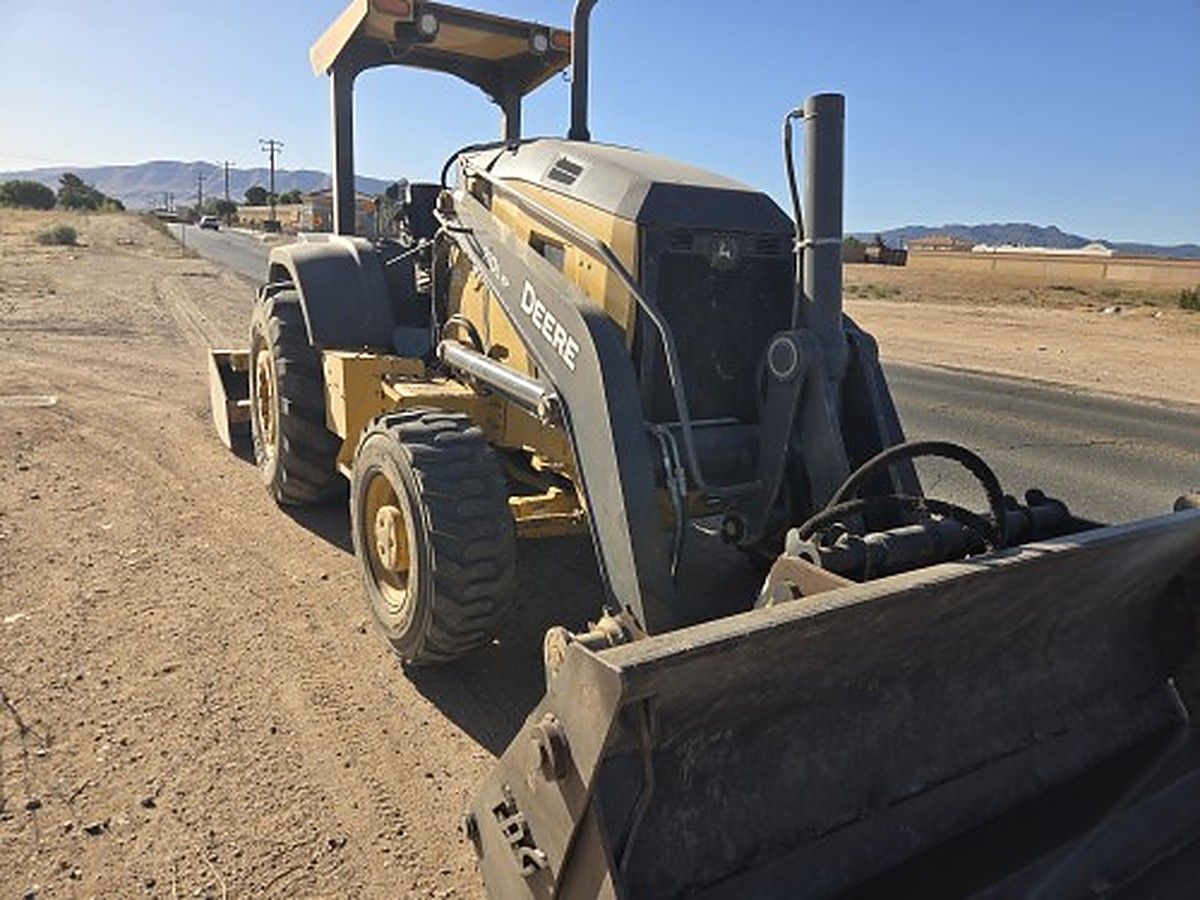 JOHN DEERE 210L EP photo 3