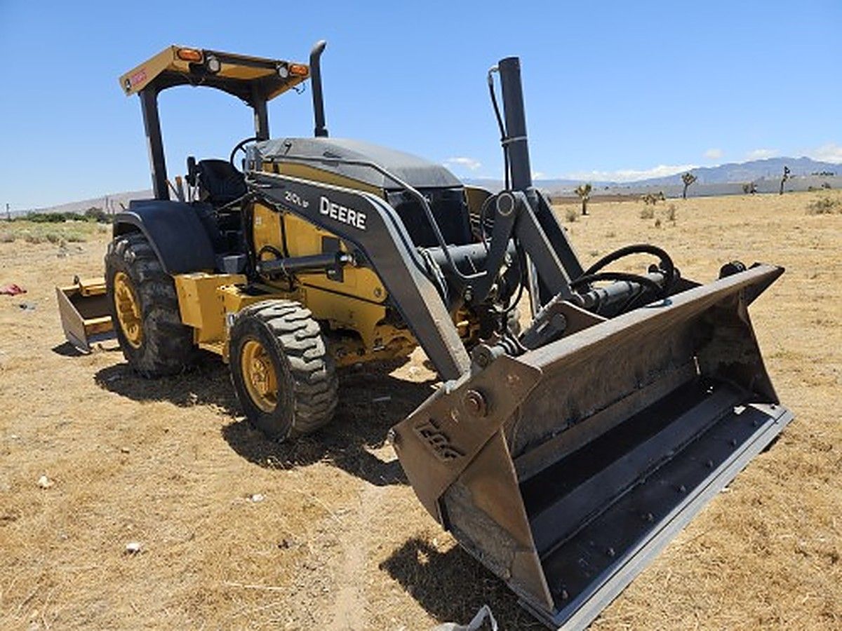 JOHN DEERE 210L EP photo 4