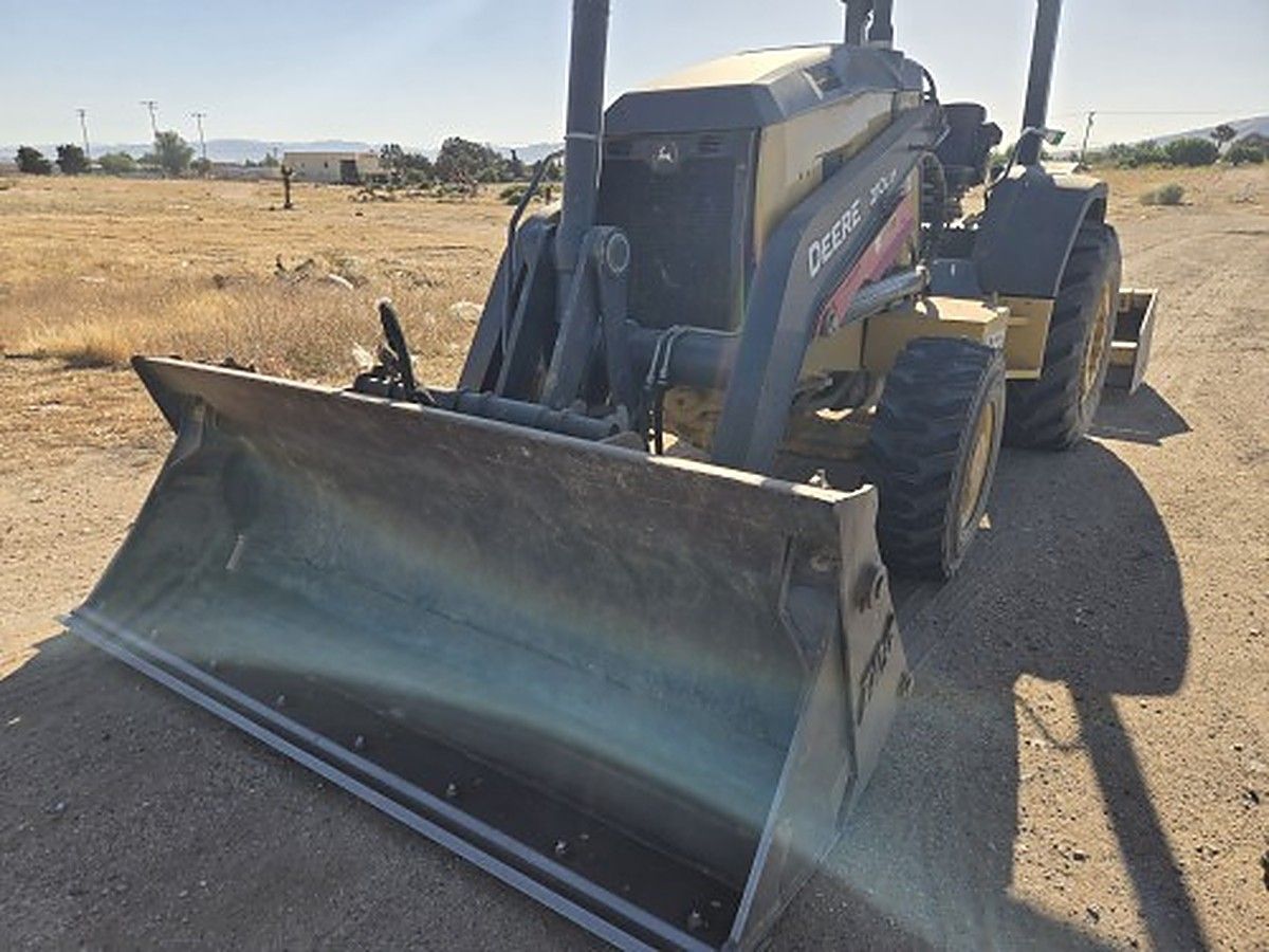 JOHN DEERE 210L EP photo 5