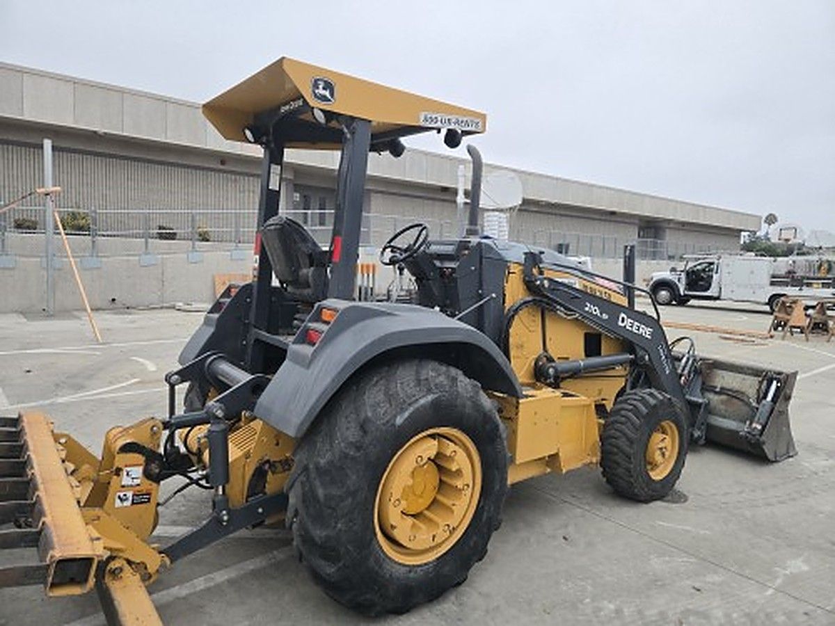 JOHN DEERE 210L EP photo 2