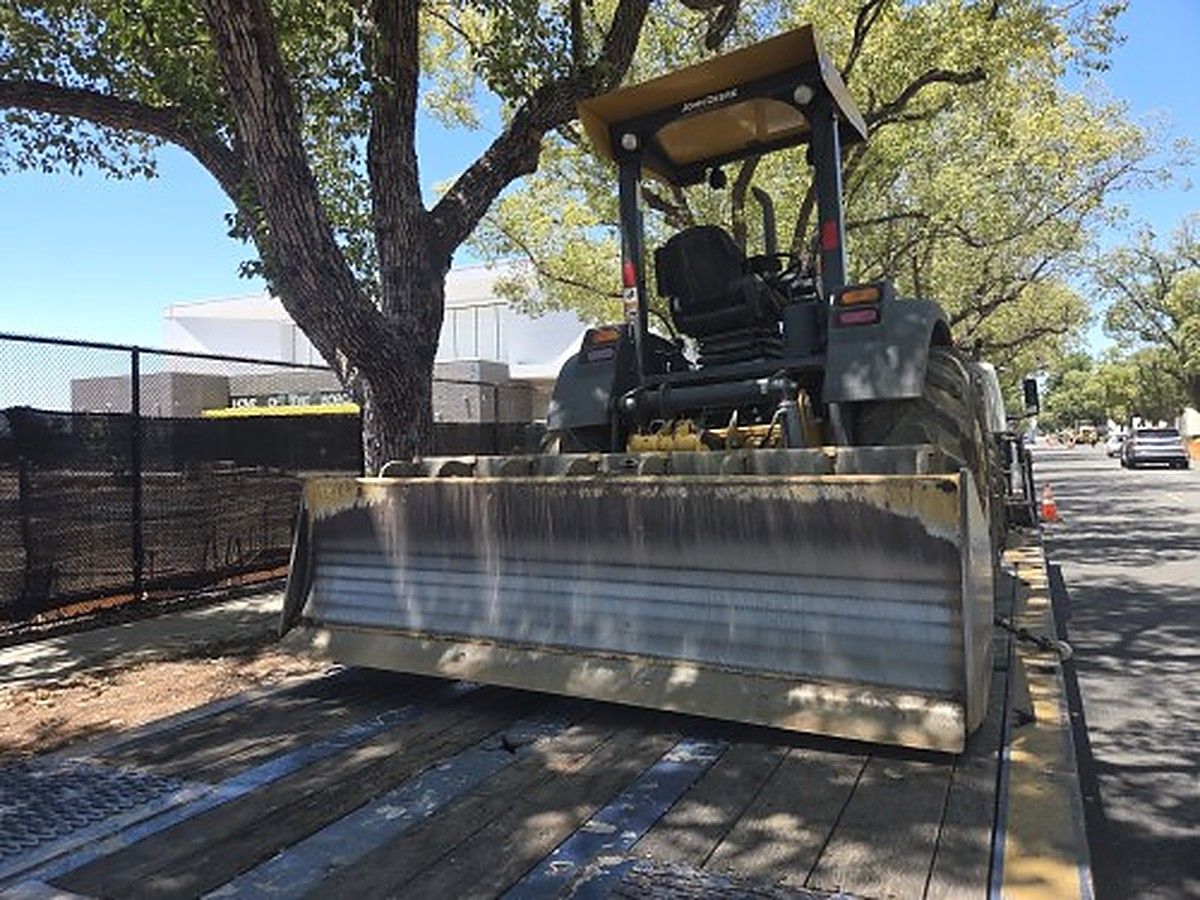 JOHN DEERE 210L EP photo 11