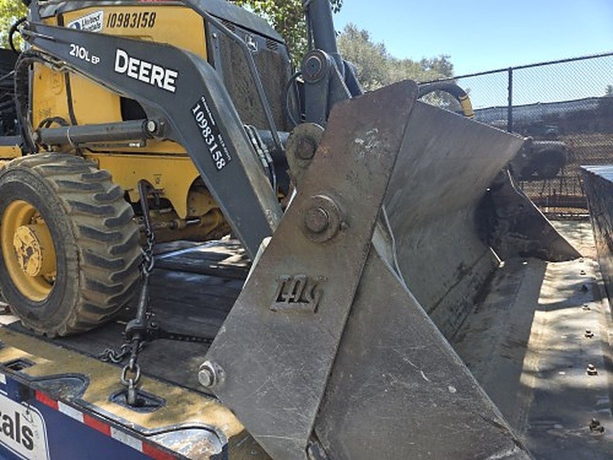 JOHN DEERE 210L EP photo 7