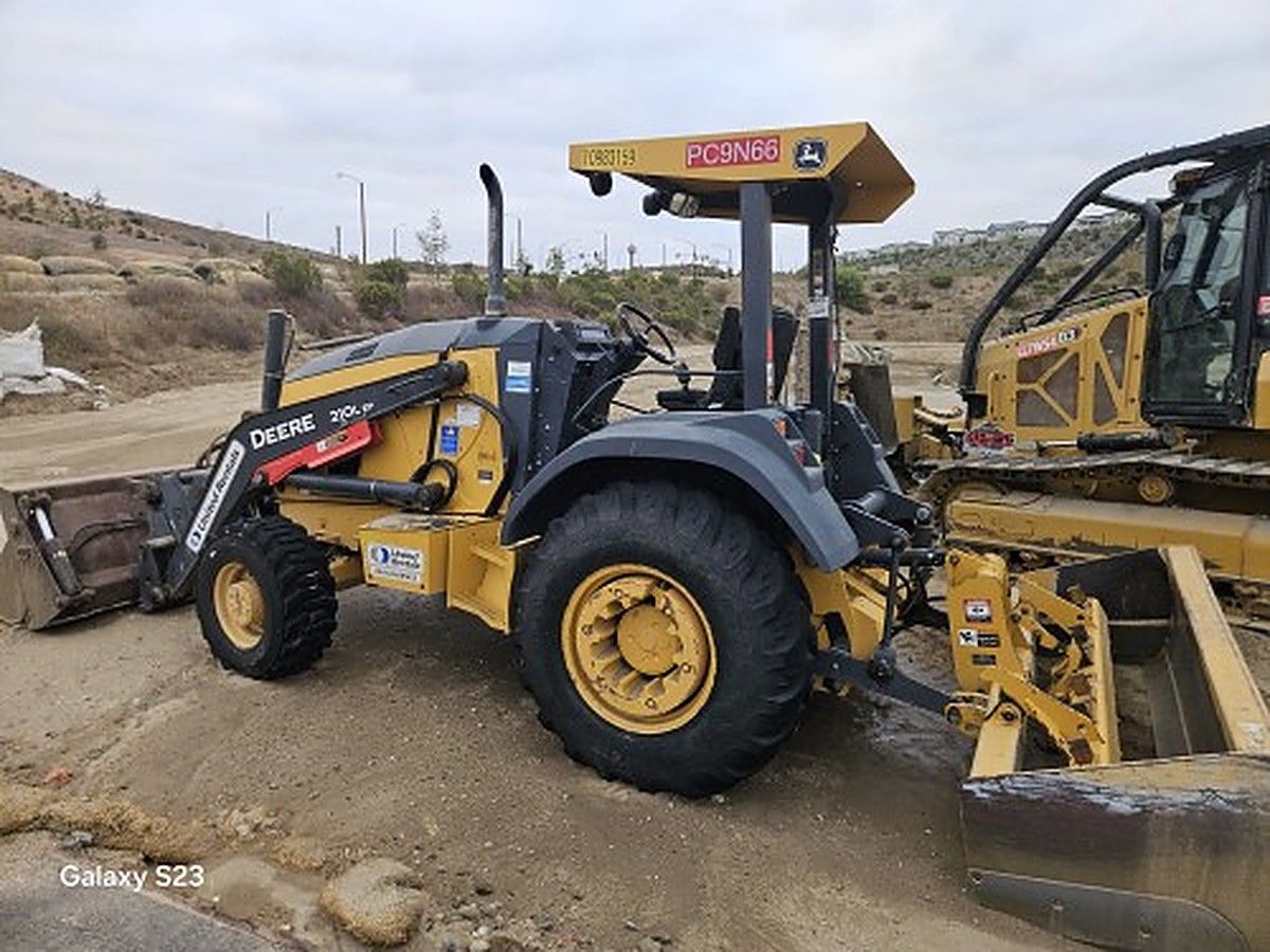 JOHN DEERE 210L EP photo 2