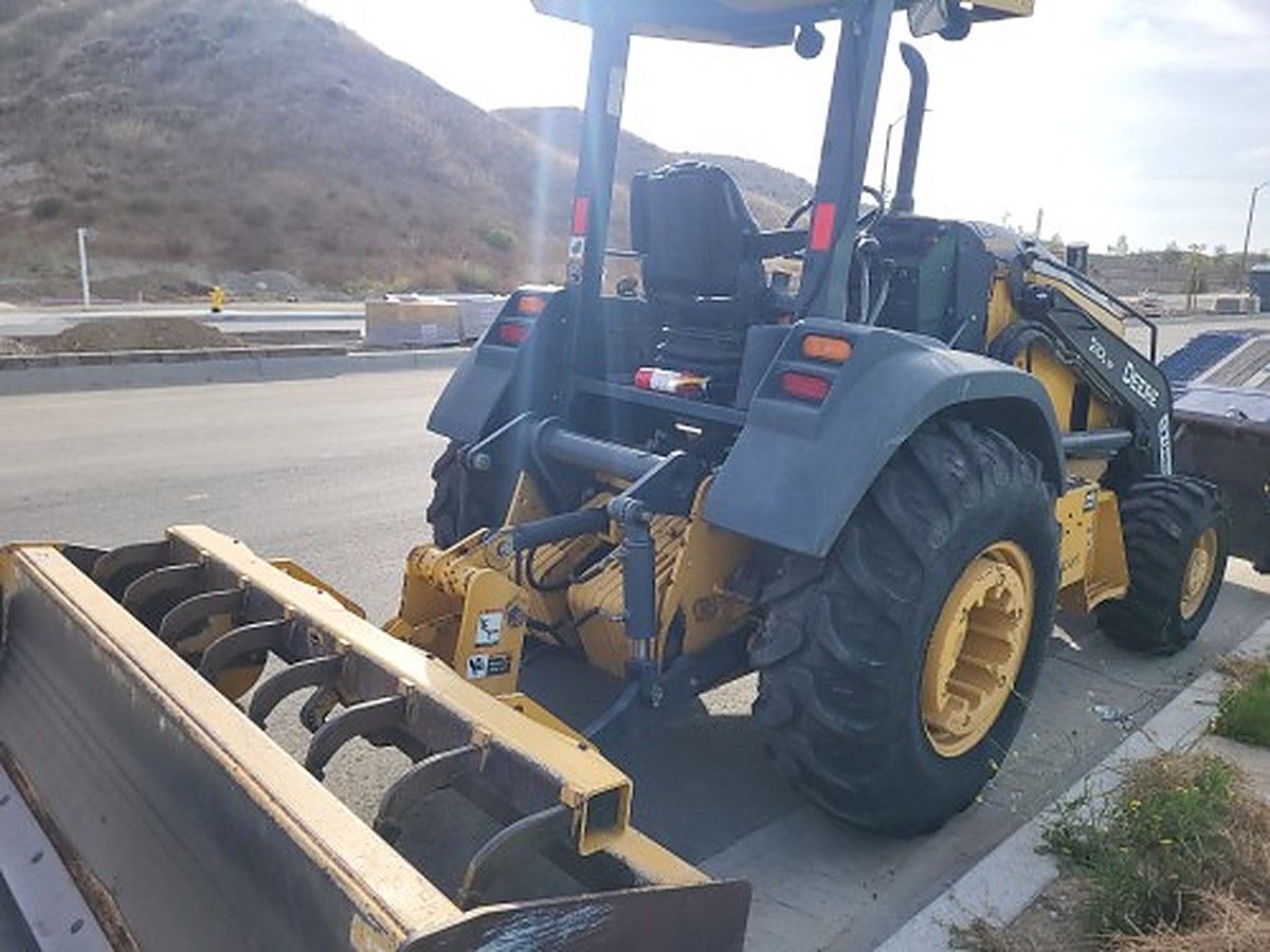 JOHN DEERE 210L EP photo 4