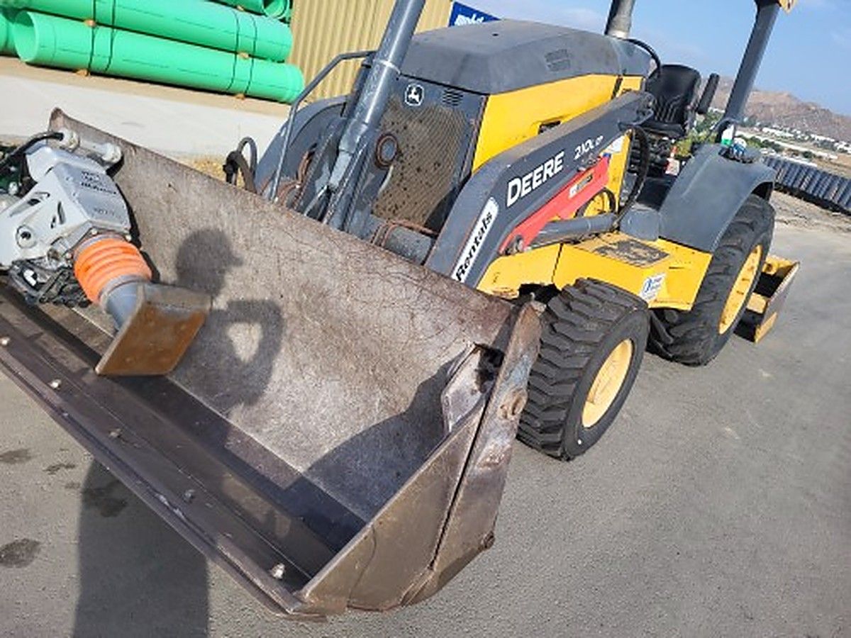JOHN DEERE 210L EP photo 10