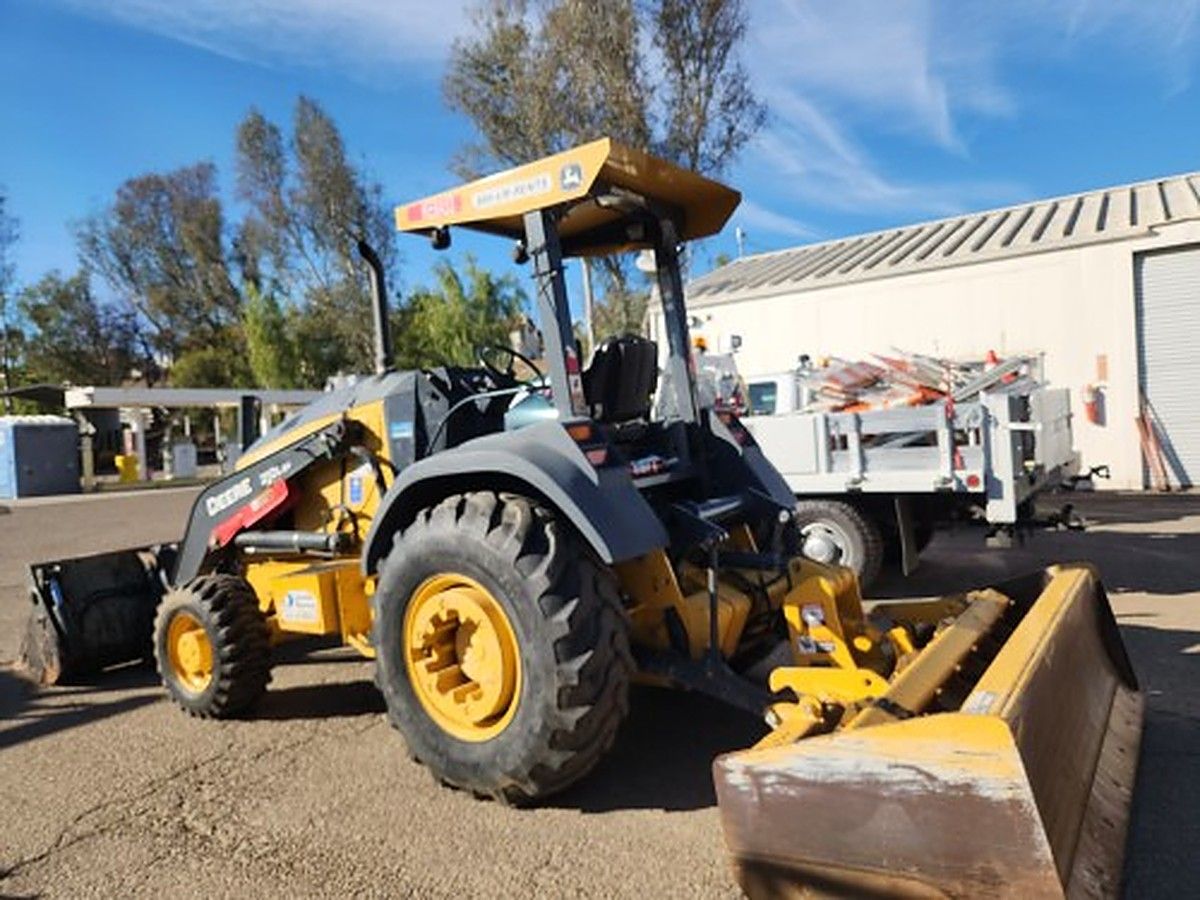 JOHN DEERE 210L EP photo 3
