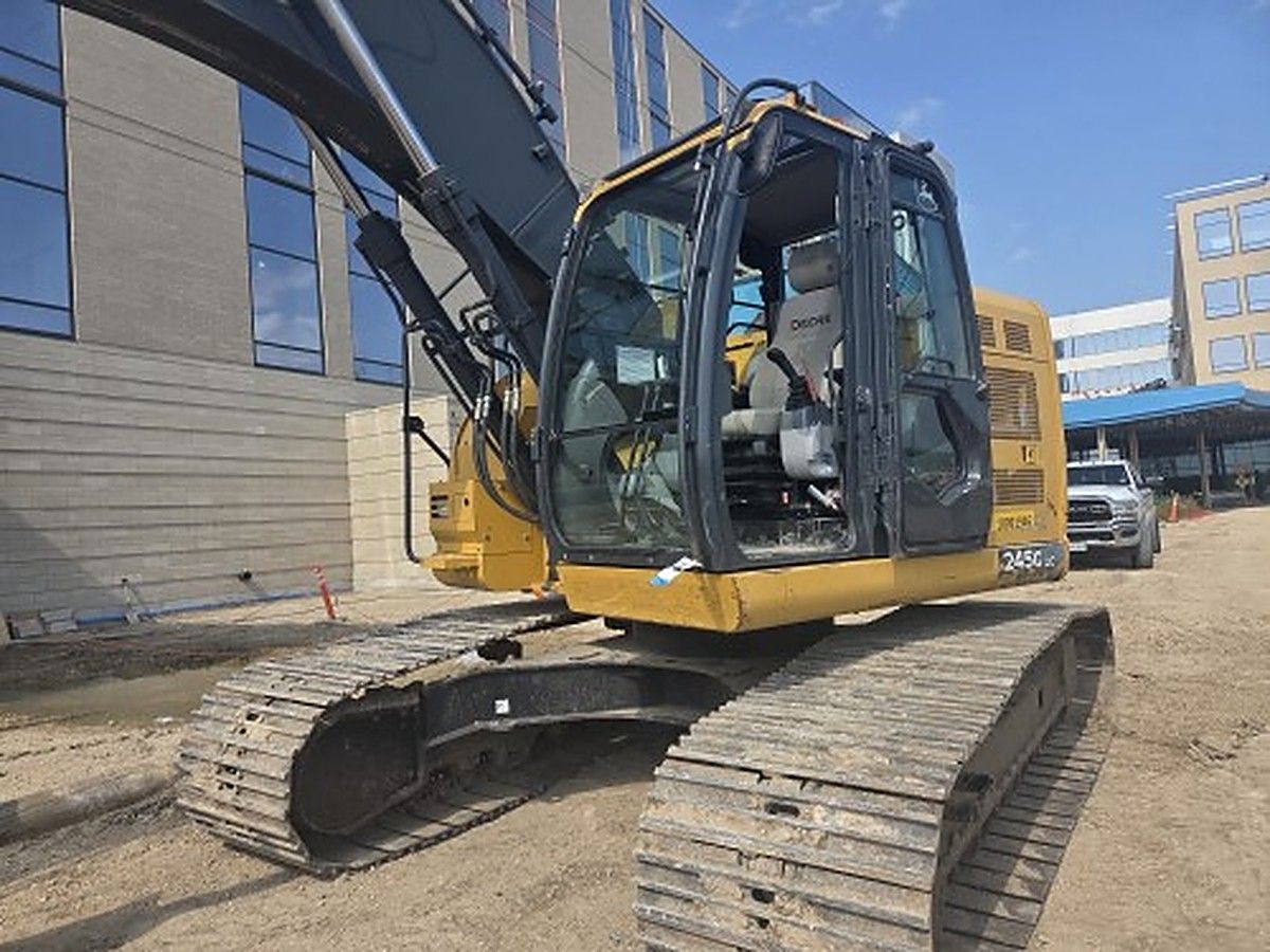 JOHN DEERE 245G LC photo 11