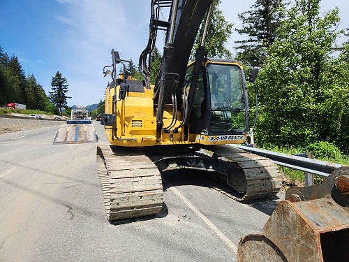 JOHN DEERE 245G LC photo 8