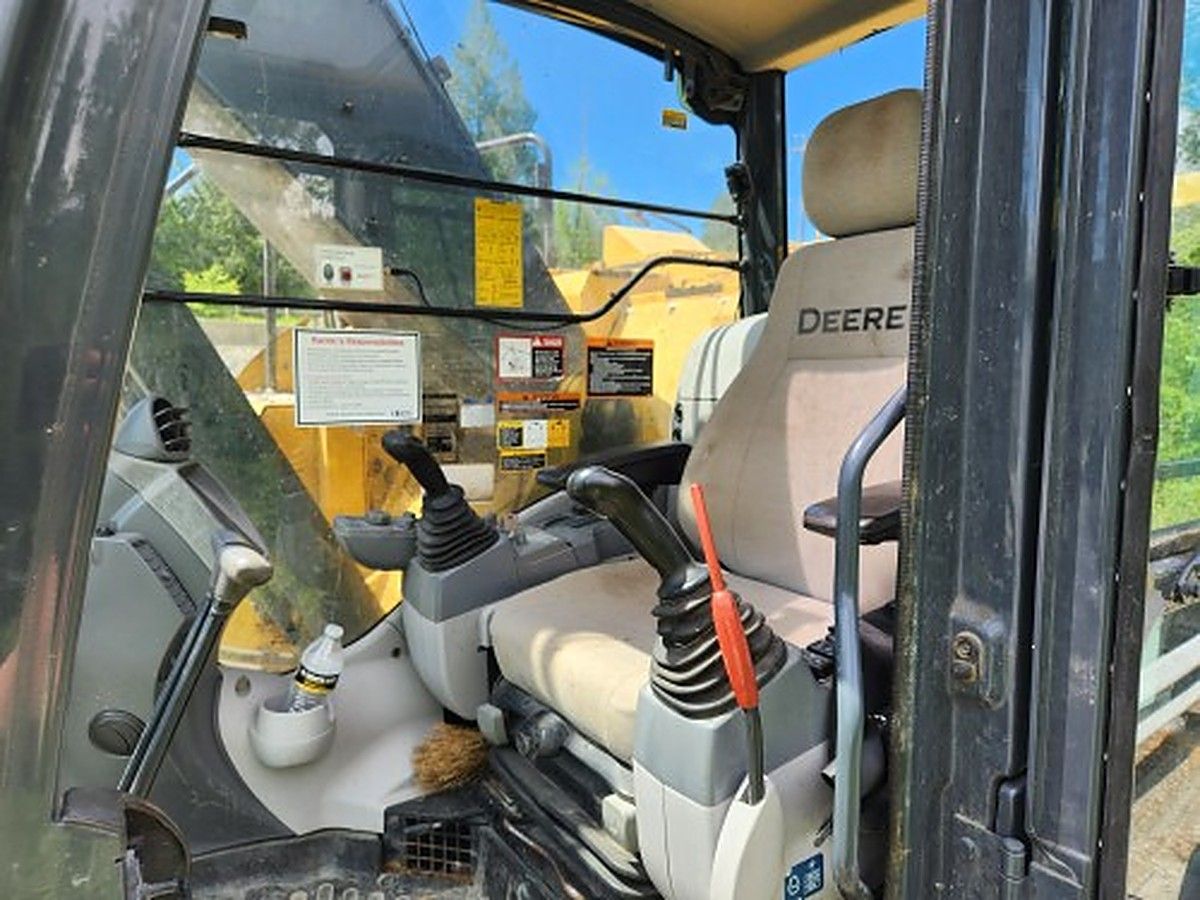 JOHN DEERE 245G LC photo 10