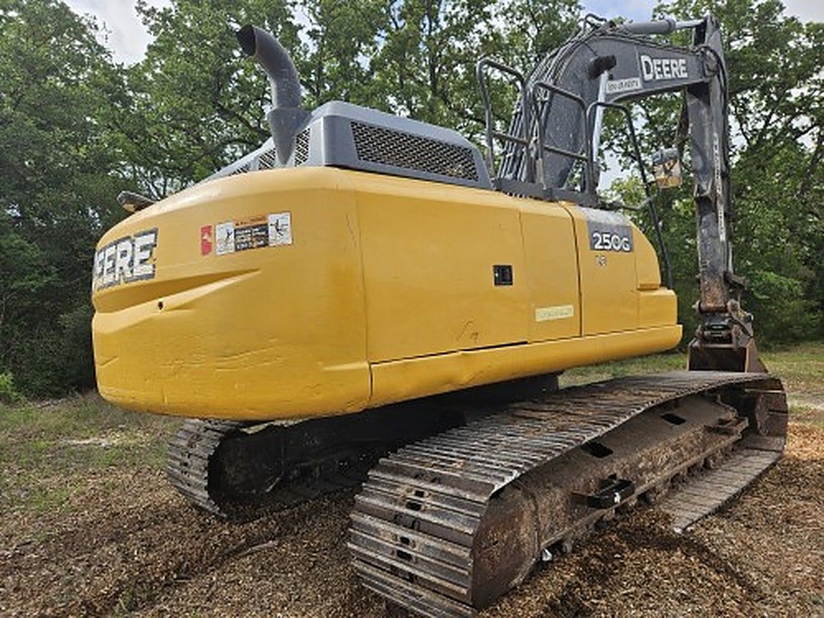 JOHN DEERE 250G photo 15