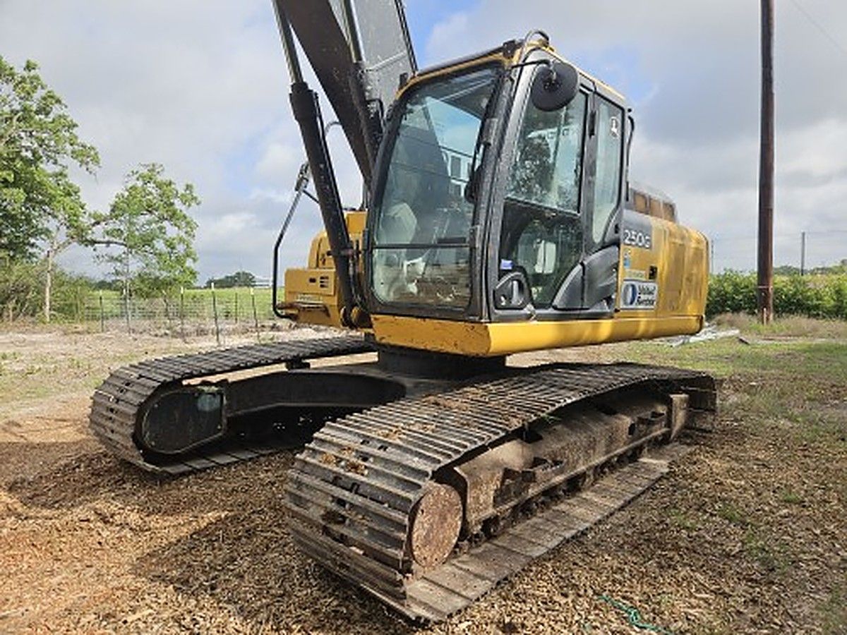 JOHN DEERE 250G photo 4