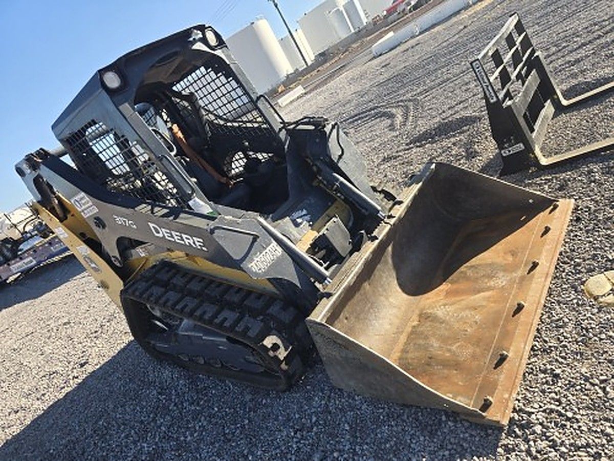 JOHN DEERE 317G photo 3