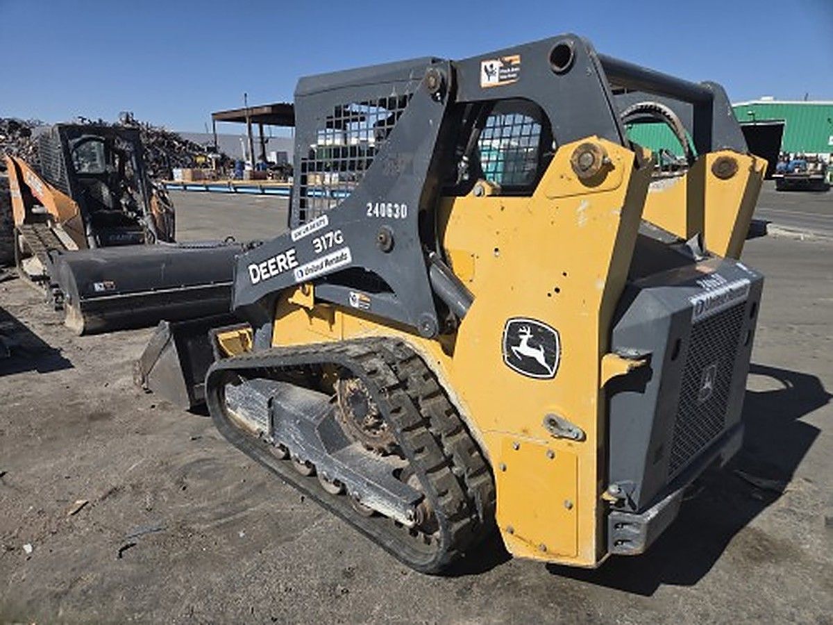 JOHN DEERE 317G photo 9