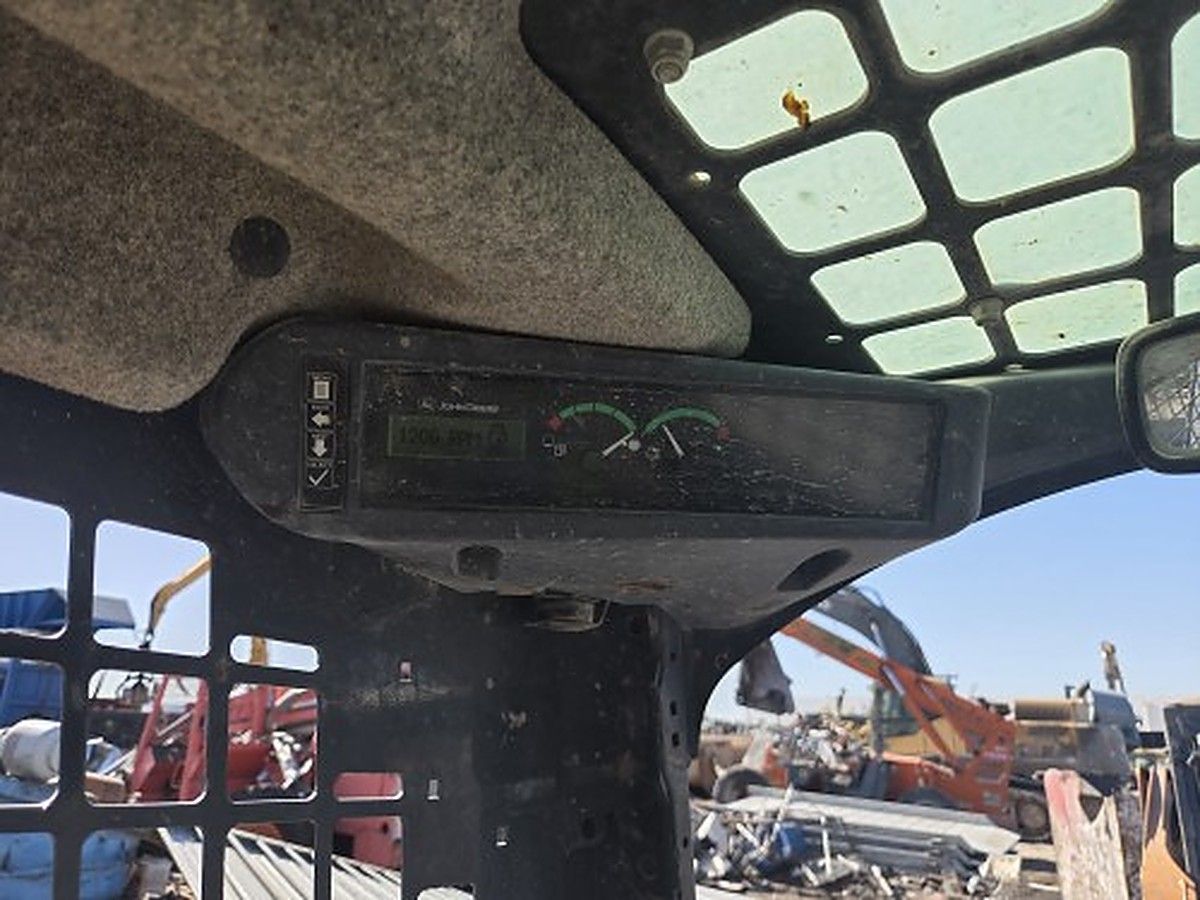 JOHN DEERE 317G photo 10