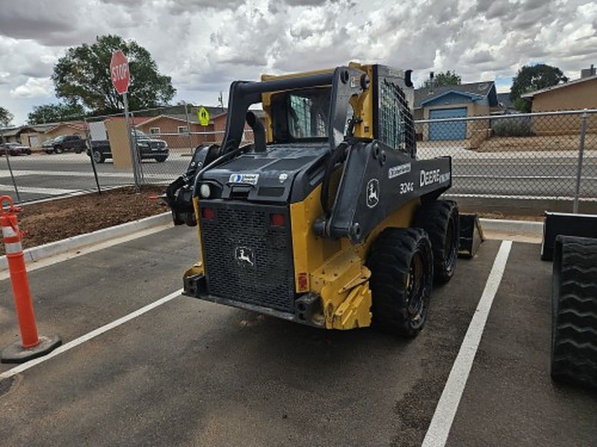 JOHN DEERE 324G photo 2