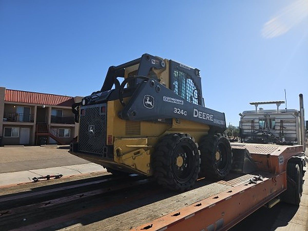 JOHN DEERE 324G photo 3