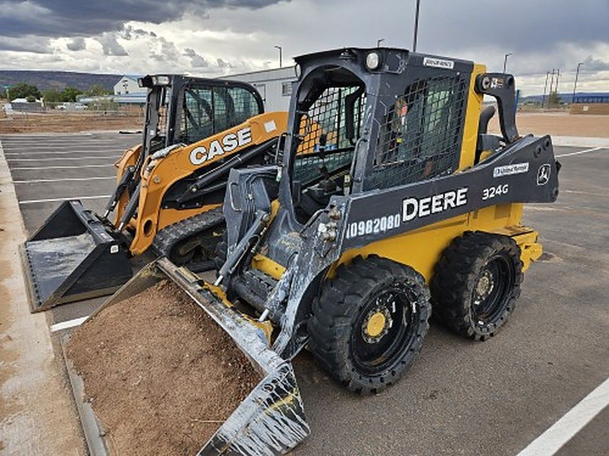 JOHN DEERE 324G photo 4