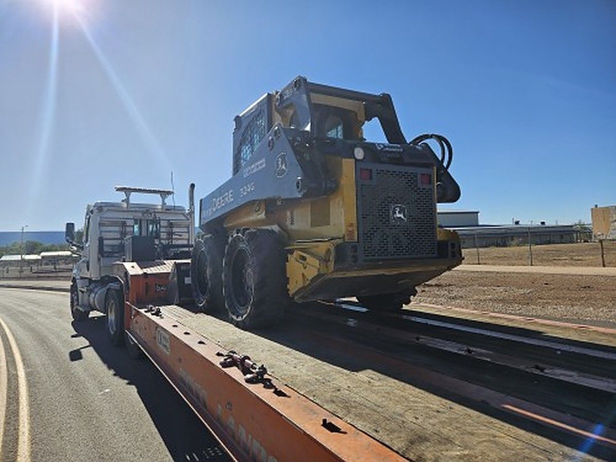 JOHN DEERE 324G photo 5