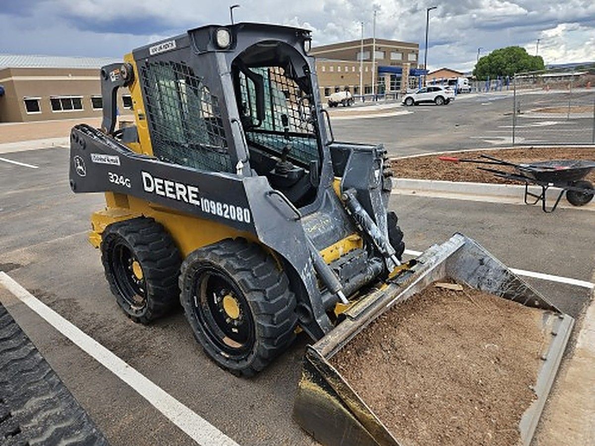 JOHN DEERE 324G photo 6