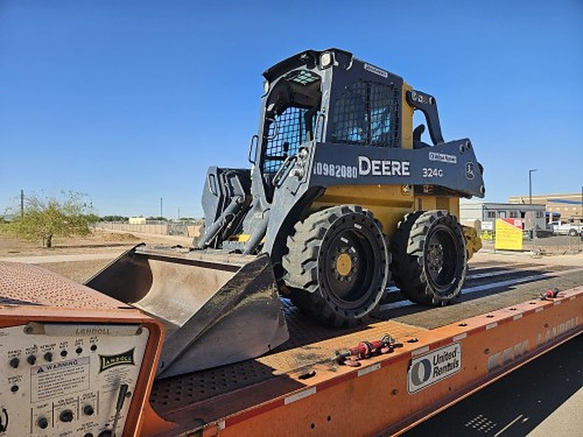 JOHN DEERE 324G photo 10
