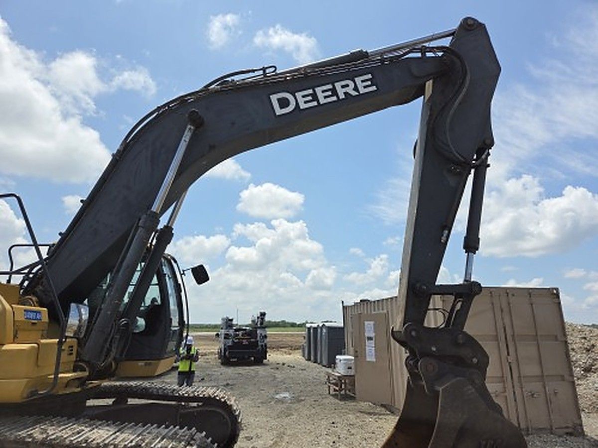 JOHN DEERE 350G photo 2