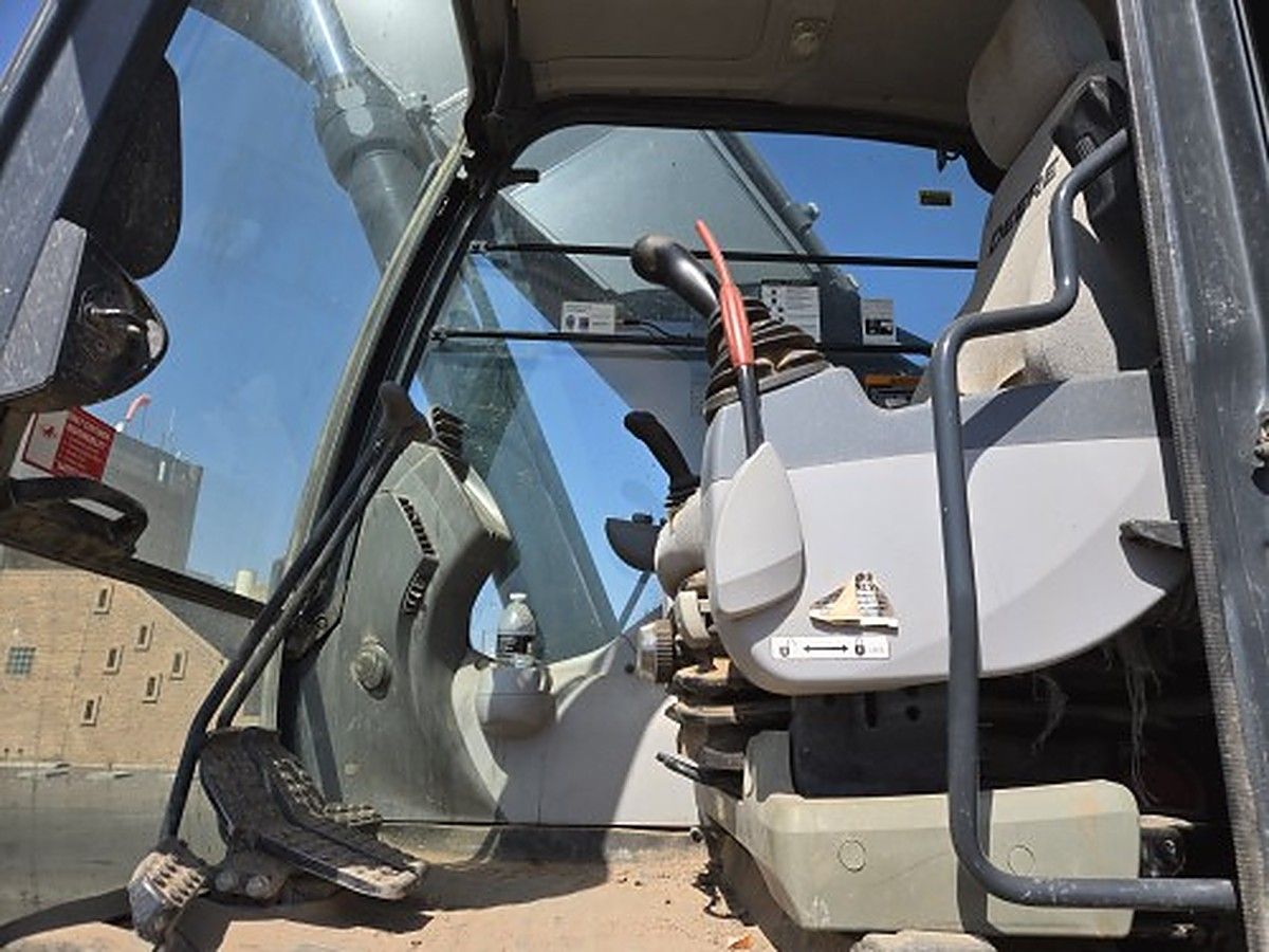 JOHN DEERE 350G photo 12